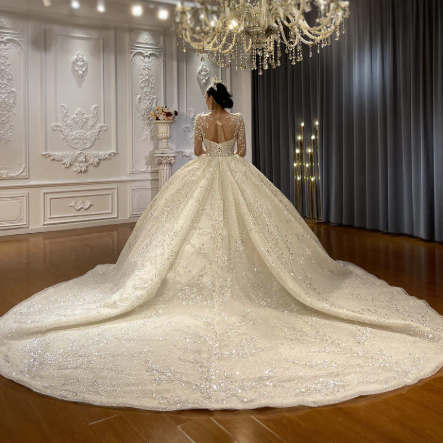 How to Choose a Luxury Bridal Gown and the Evening Dress for Your Reception